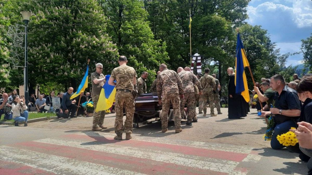 Верховинщина попрощалася із 26-річним Петром Федорчуком, який загинув на війні