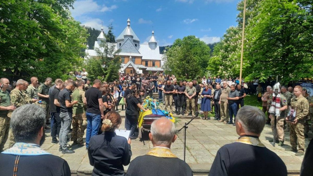 Верховинщина попрощалася із 26-річним Петром Федорчуком, який загинув на війні