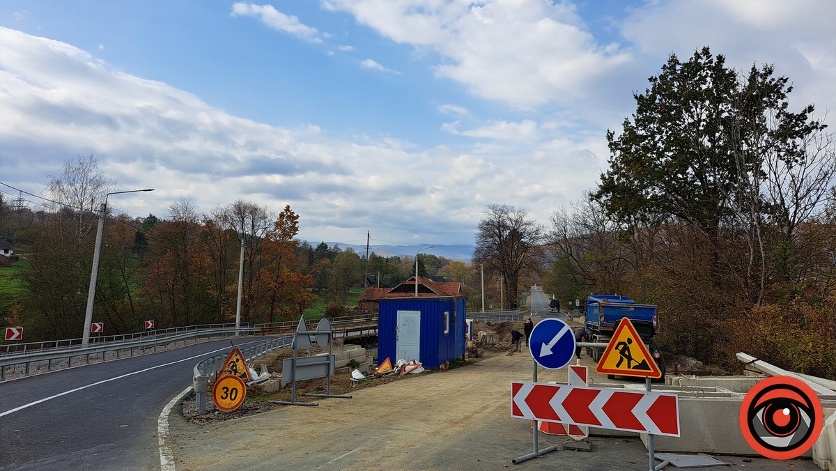 У селі Яблунів на Косівщині ремонтують міст