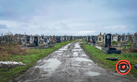 Таки не передумали: у селах Коломийської громади таки забрукують цвинтарні доріжки