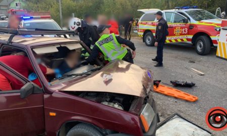 ДТП у Городенці: водія затисло в понівеченому авто