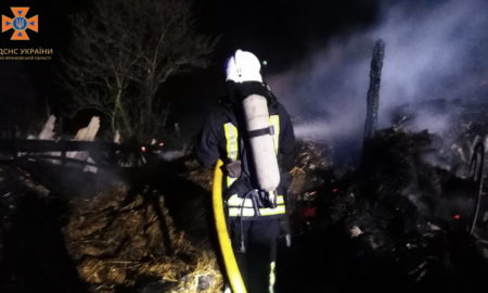 В селі Делятинської ТГ вогонь знищив будівлю