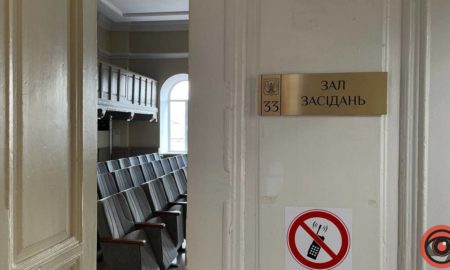 "Шановні депутати!", - звертався міський голова Коломиї до порожніх крісел