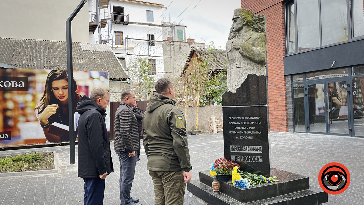 Покладання квітів біля пам'ятника борцям за волю України.