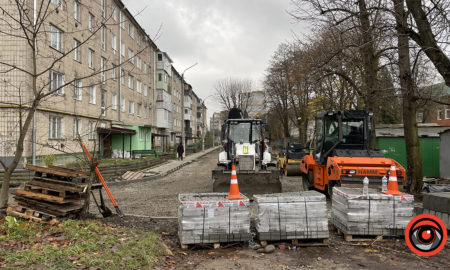 На вулиці Січових Стрільців у Коломиї розпочали ремонт дороги біля багатоповерхівки