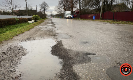 Скільки коштує ремонт центральної дороги у П'ядиках, якого вистачило "до першого дощу"
