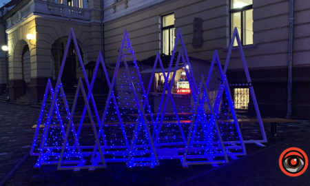 У Коломиї створили різдвяну інсталяцію на вул. Театральній