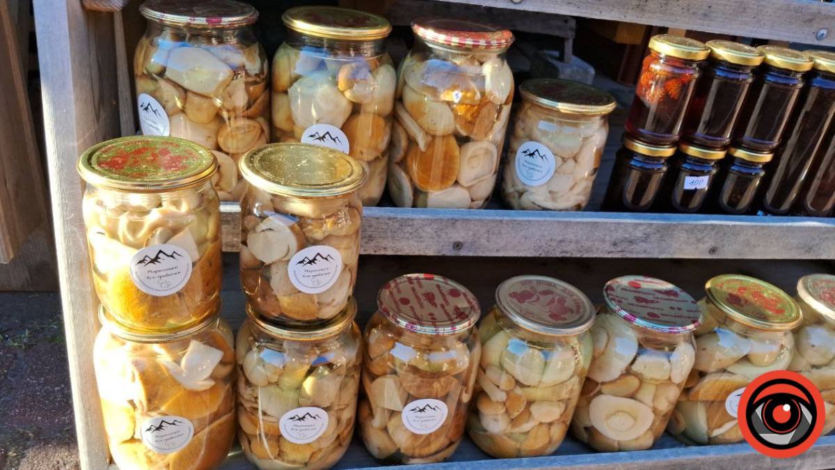 Купити білі гриби в Яремче: ціна маринованих та сушених