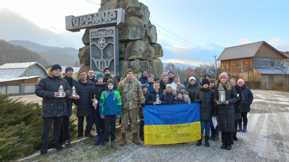 Пластуни Яремче принесуть Вифлеємський вогонь миру в громаду