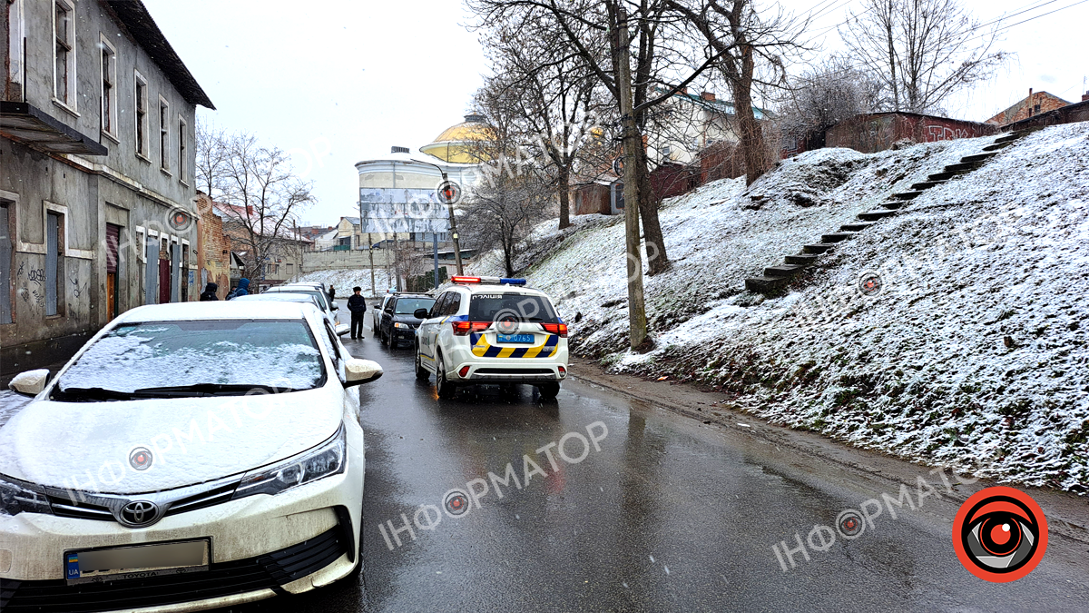 На вулиці Криничній у Коломиї зіткнулися дві автівки | Проїзд перекрито