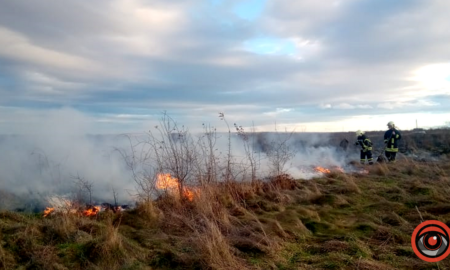 Дві пожежі сухої трави стались 3 січня на Коломийщині