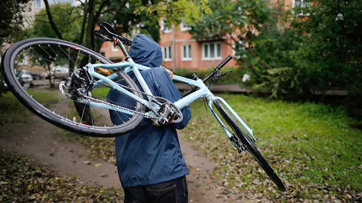 У Снятині чоловік вкрав велосипед і залишив його зламаним: дали 7 років тюрми