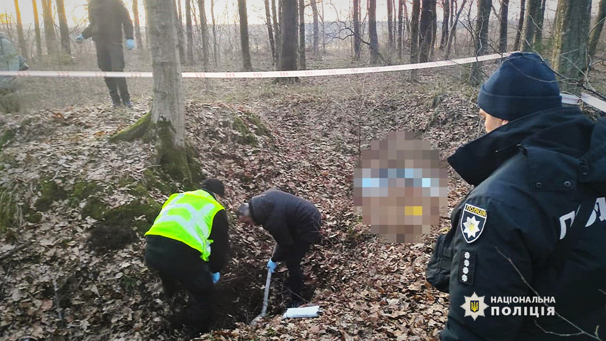 На Надвірнянщині брат задушив сестру та закопав у лісі | Поліція затримала підозрюваного