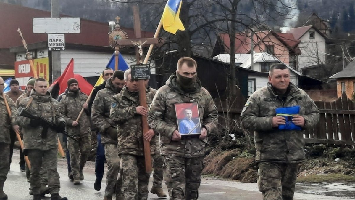 4 лютого Яремчанська громада провела в останню дорогу полеглого захисника Сергія Мандзибуру