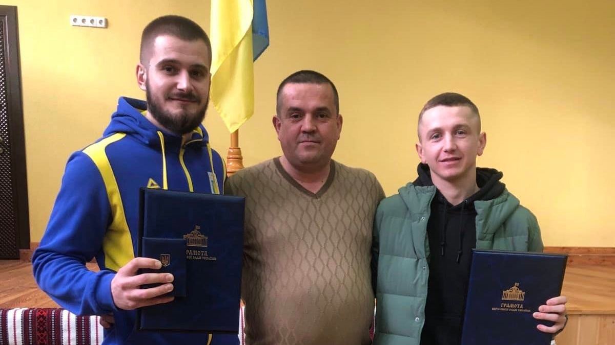 Лижника Євгена Марусяка та сноубордиста Михайла Харука нагороджували у Верховині