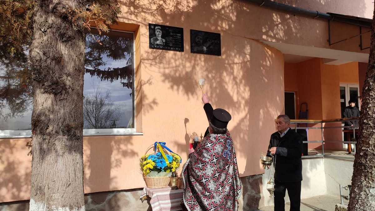 У Підгайчиках відкрили меморіальну дошку Миколі Деделюку