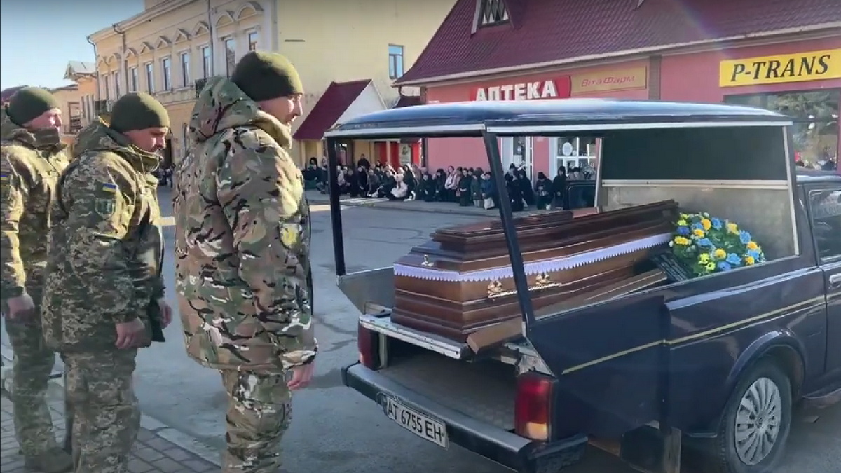 Косівська громада зустріла загиблого захисника Андрія Ковалюка