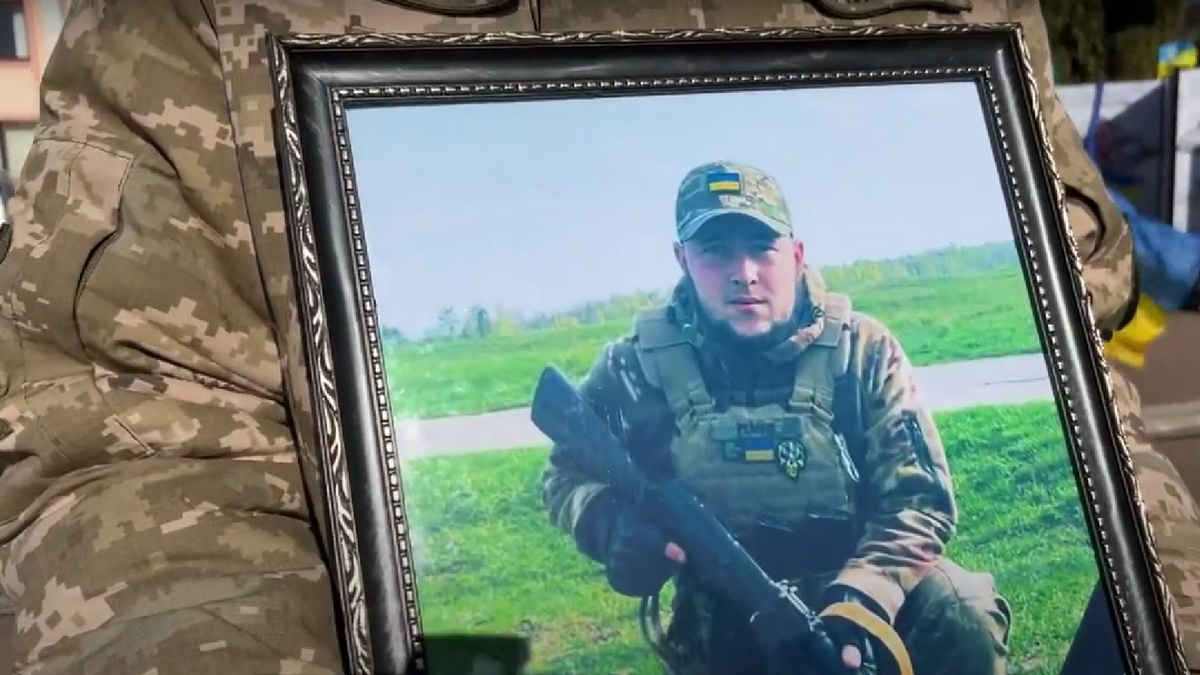 Громада Косова зустріла загиблого захисника Андрія Ковалюка