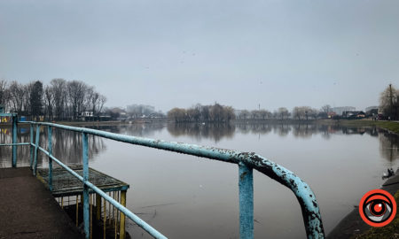 В останній день зими в Коломиї ДСНСники врятували з озера чоловіка