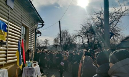У річницю загибелі Михайла Николаїва у Малому Ключеві відкрили меморіальну дошку Герою