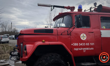 Воду до масштабної пожежі в Коломиї підвозщять машинами із сусідніх громад