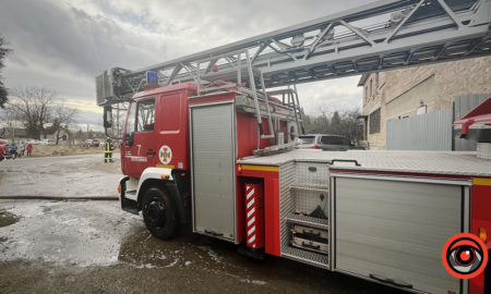 Масштабну пожежу на заводі у Коломиї локалізовано