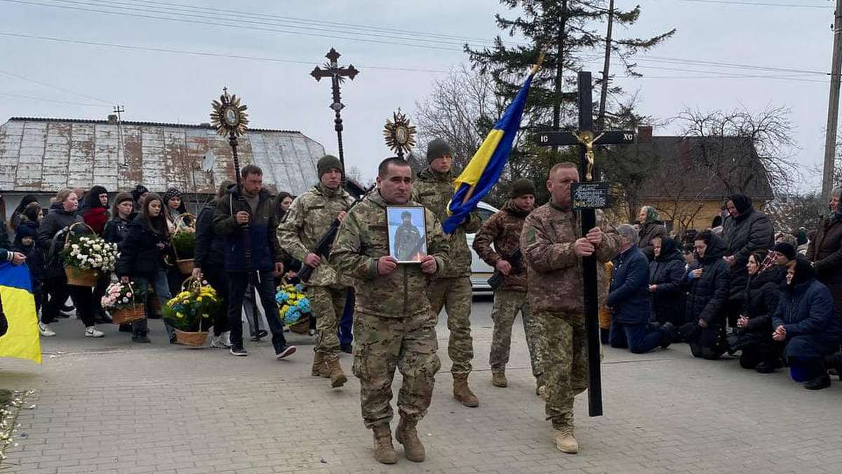 У Ланчині віддали останню шану захиснику Володимиру Голінею