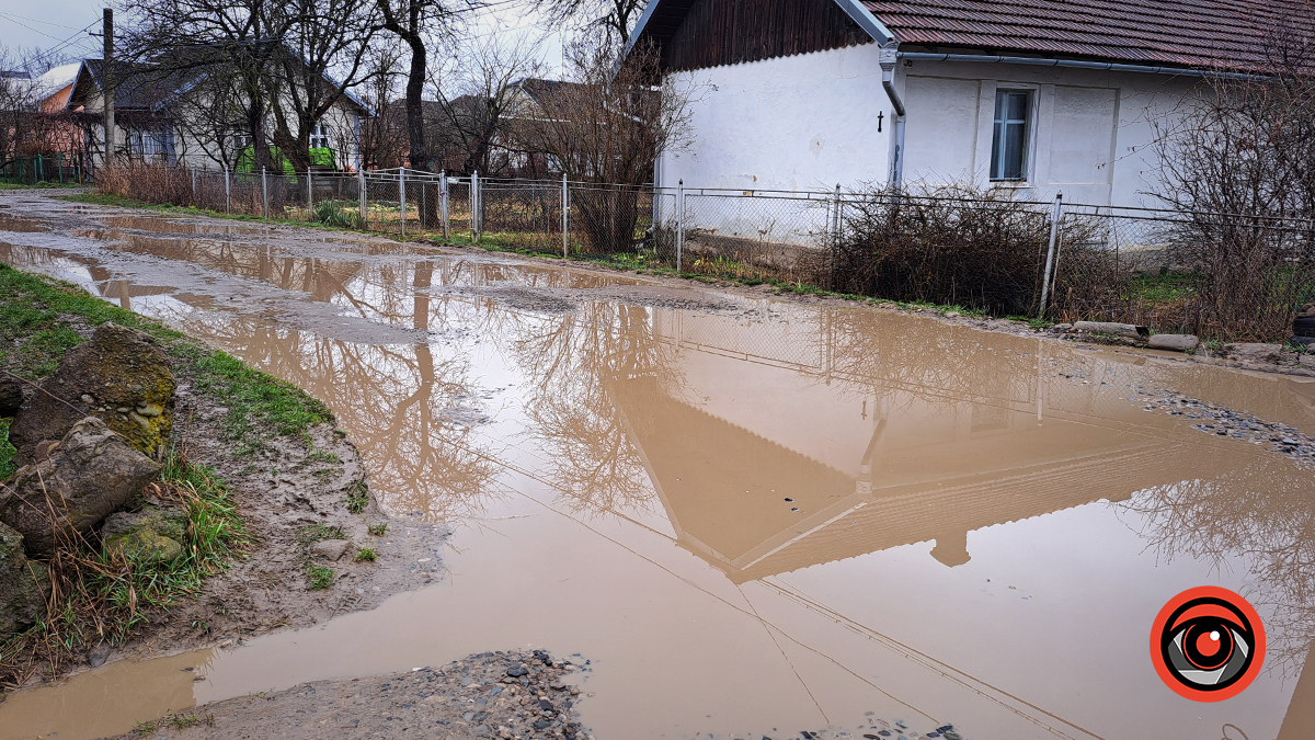 Вулиці неподалік парку Шевченка потопають у болоті