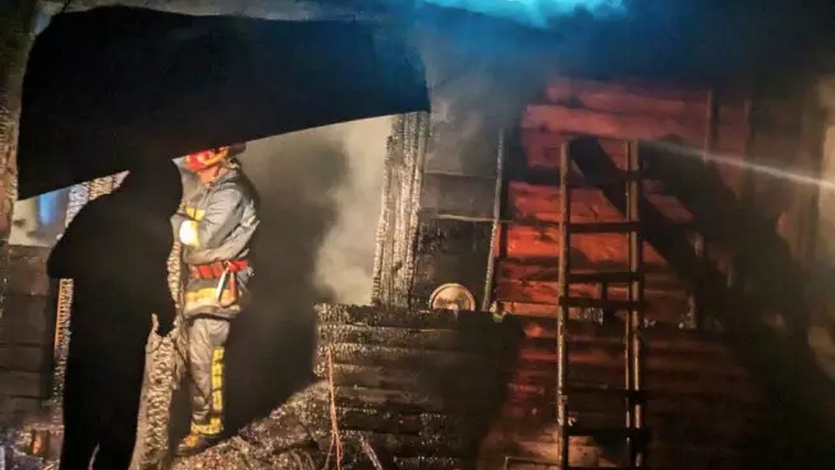 На Надвірнянщині пожежа знищила будинок