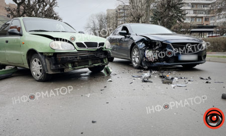 ДТП у Коломиї: не розминулись "Mazda" та "Daewoo"