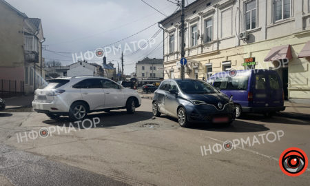 Вдруге за місяць | На перехресті вулиць Мазепи-Козланюка не розминулися дві автівки