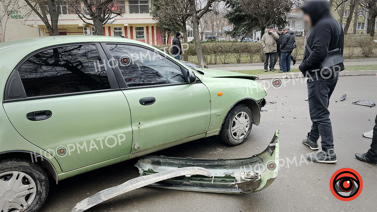 ДТП у Коломиї: не розминулись “Mazda” та “Daewoo”. ФОТО