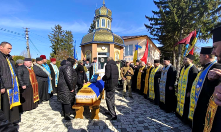 Городенківська громада віддала останню шану загиблому воїну Михайлу Осадчуку