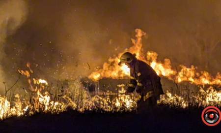 На Снятинщині не вщухають пожежі сухої трави