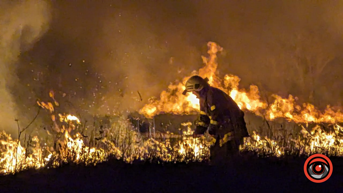На Снятинщині не вщухають пожежі сухої трави