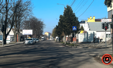 На ділянці вулиці Мазепи у Коломиї провели ямковий ремонт