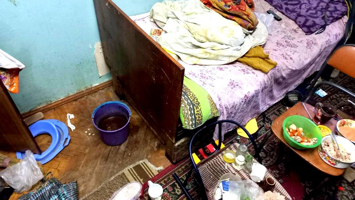 Безробітну матір у Коломиї оштрафували за антисанітарію і відсутність туалету