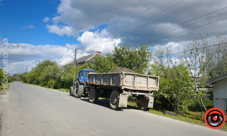 На перехресті Довбуша-Трильовського не розминулися трактор та легковик