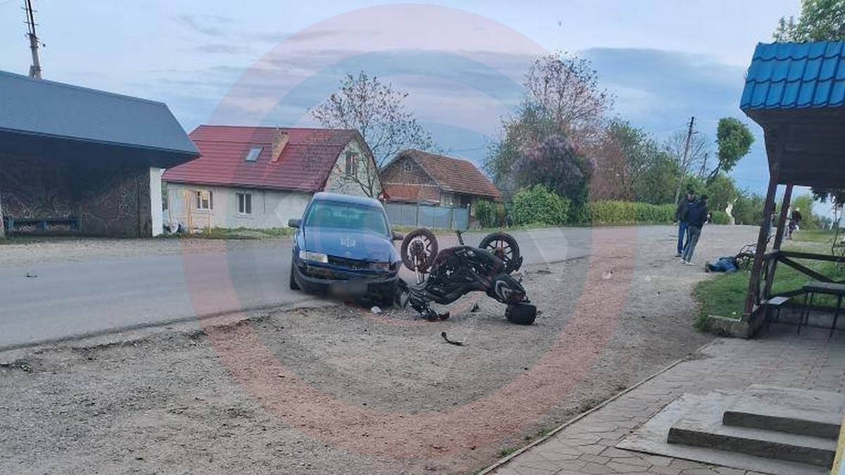 Був нетверезий: деталі зіткнення мотоцикла з автівкою на Коломийщині