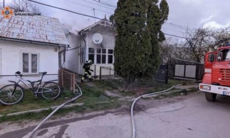 У Косові надзвичайники вгамовували пожежу в житловому будинку | Є постраждалі