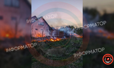 10 квітня у Коломиї рятувальники гасили кілька пожеж сухої трави