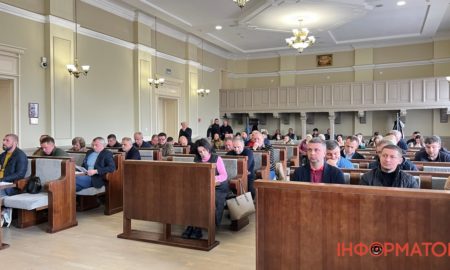 Хто з депутатів голосував за скандальне рішення щодо оренди землі біля міського озера Коломиї