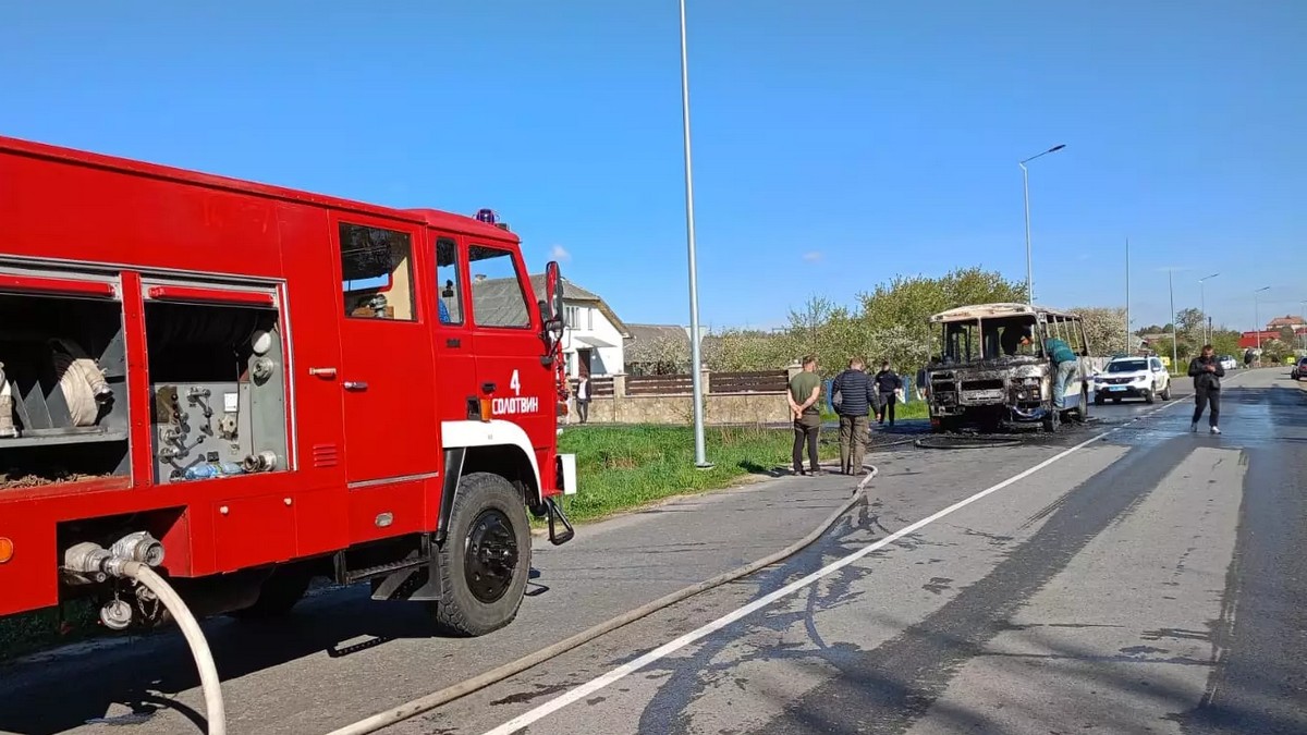 На Прикарпатті вщент згорів рейсовий автобус