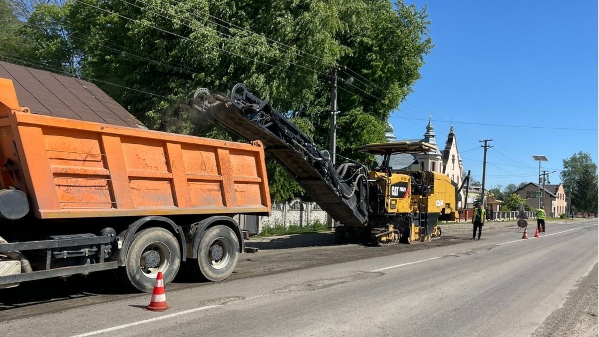 На деяких дорогах Коломийщини провели ремонт та оновили огородження