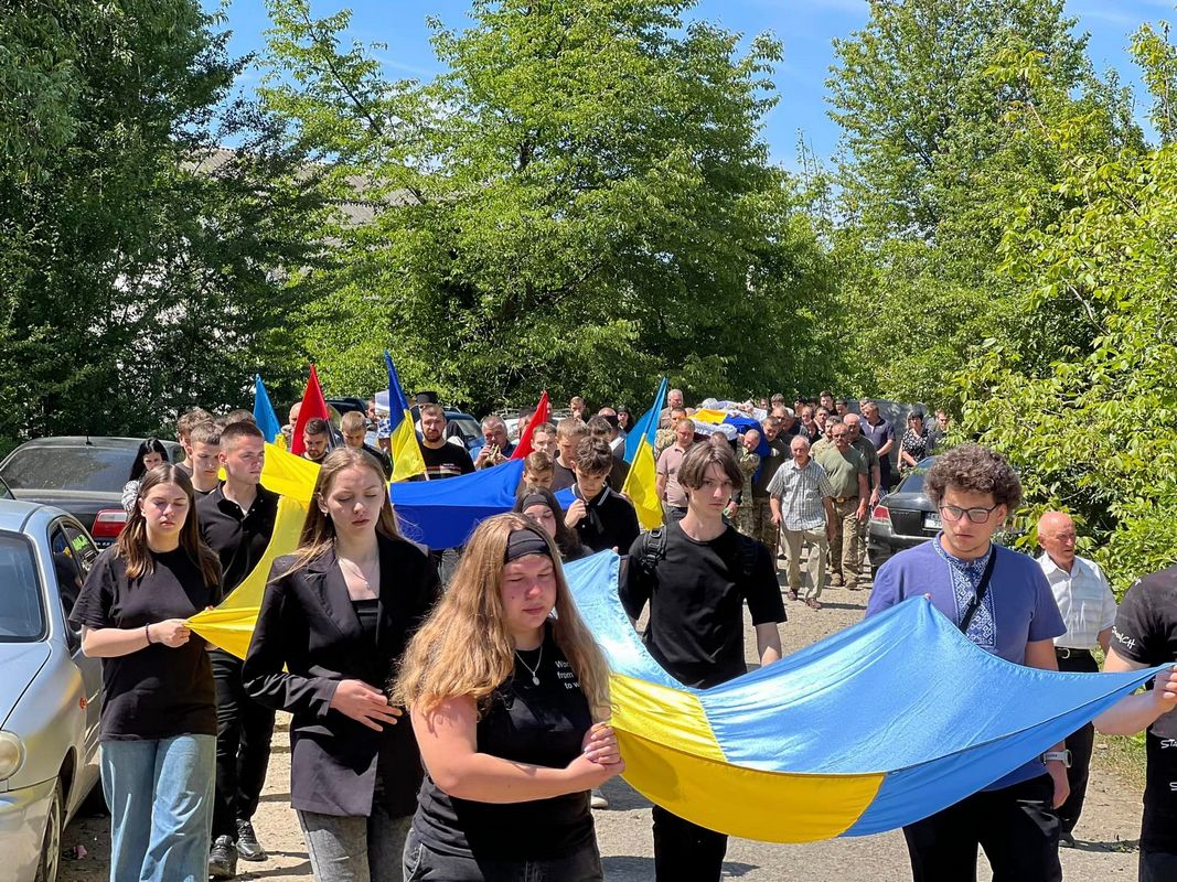 На Прикарпатті громада провела в останню дорогу Героя Тараса Жибака