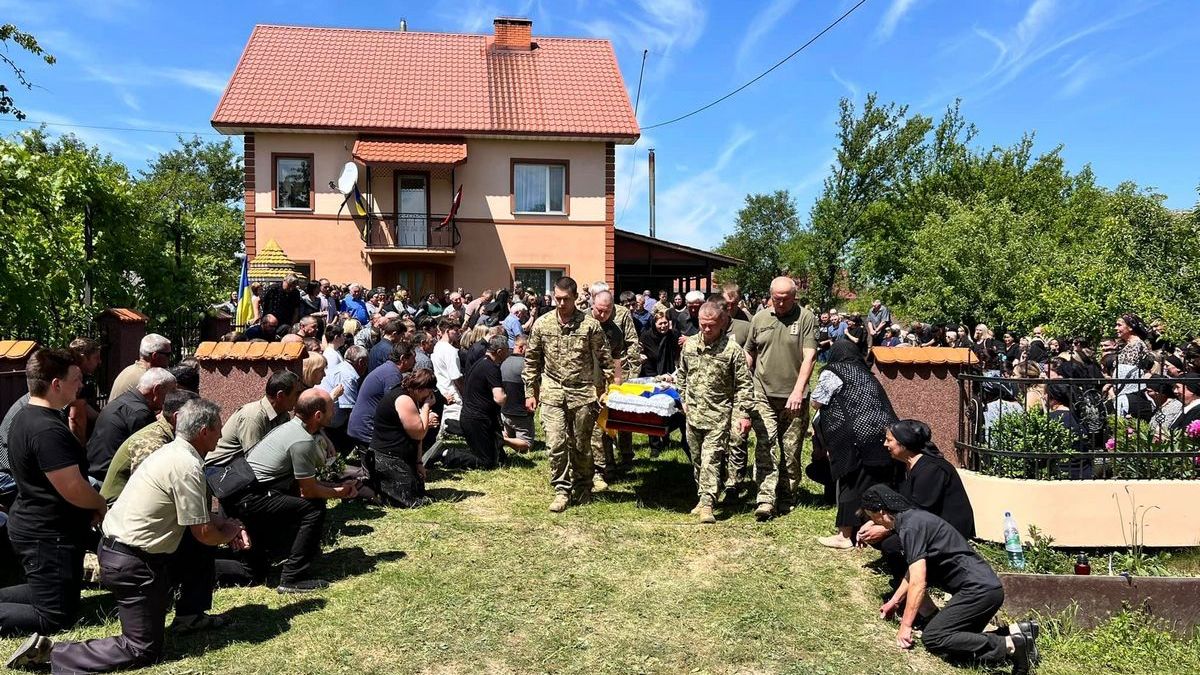 У селі Струпків провели в останню дорогу Героя Тараса Жибака