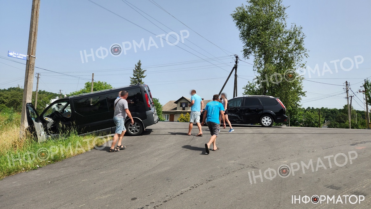 Зіткнення на повороті під час обгону: деталі ДТП у селі Шепарівці Коломийської громади