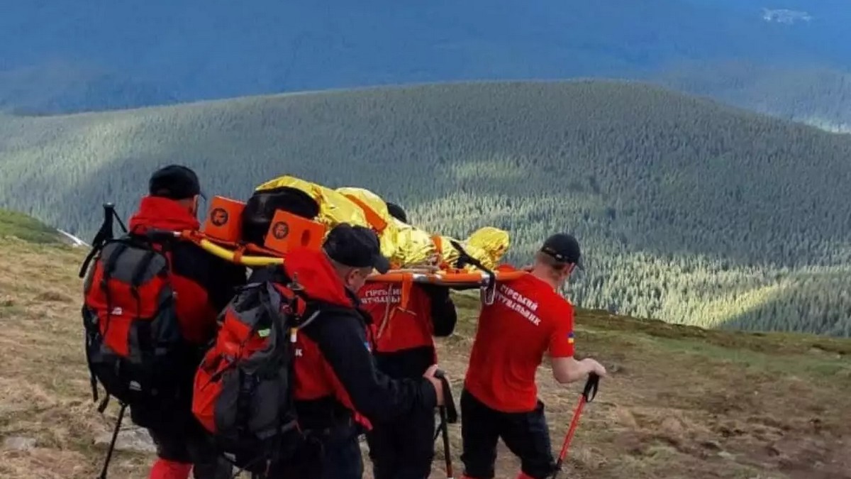 На Говерлі 14-річна туристка, ймовірно, травмувала хребет: викликали рятувальників