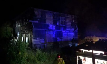 Посеред ночі на Косівщині спалахнула пожежа в колишній школі