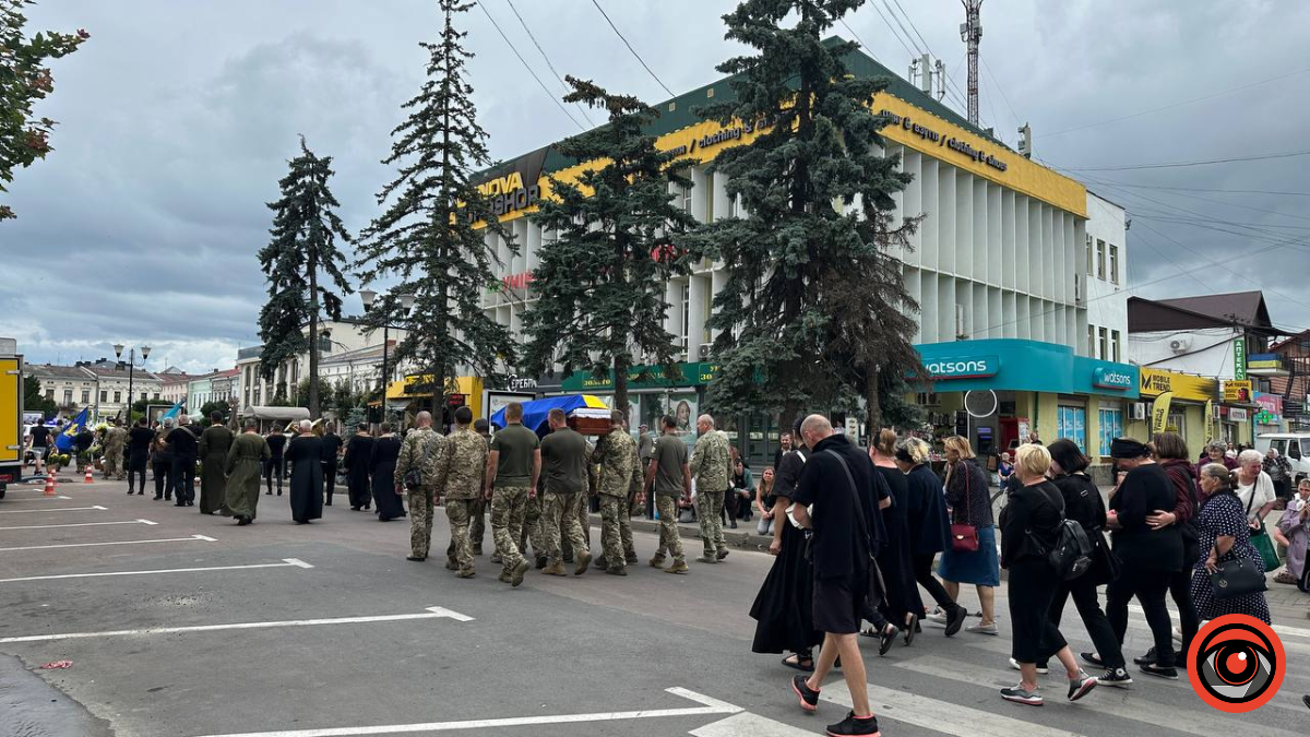 В Коломиї попрощалась із загиблим Героєм Андрієм Батурою. ФОТО